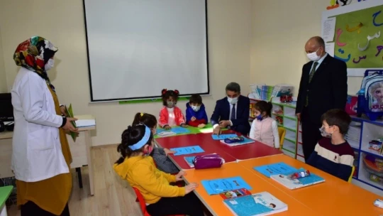 Miniklerden Kur'an kursuna ilgi