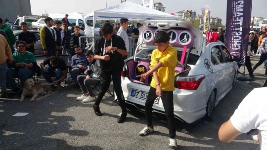 Modifiyeli araç tutkunları Malatya'da bir araya geldi