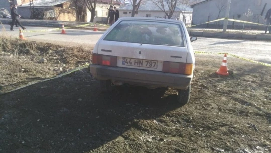 Motosiklet otomobil ile çarpıştı: 1 ölü