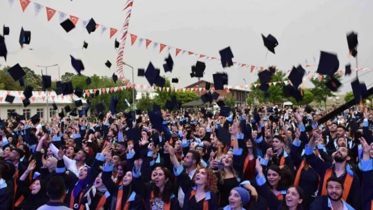 MTÜ'de mezuniyet töreni