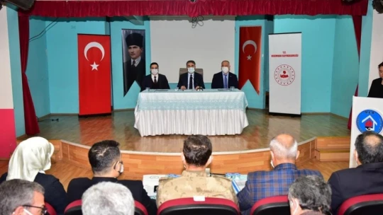 Müdürler ile muhtarlar bir araya geldi
