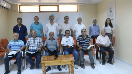 Muhtarlar Korosu ünlü korolara taş çıkartıyor