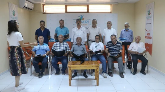 Muhtarlar Korosu ünlü korolara taş çıkartıyor