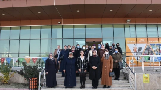 Muhtarların eşleri, Yeşilyurt'taki yatırım alanlarını inceledi