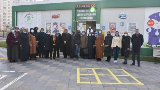 Muhtarların eşleri, Yeşilyurt'taki yatırım alanlarını inceledi