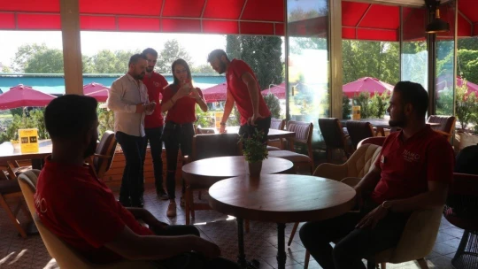 Müşterilerin fotoğraf isteğine çözümü böyle buldu