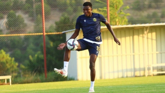 Ndong, ilk antrenmanına çıktı