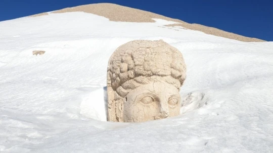 Nemrut Dağı'nda kar esareti