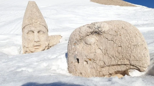 Nemrut Dağı'nda kar esareti