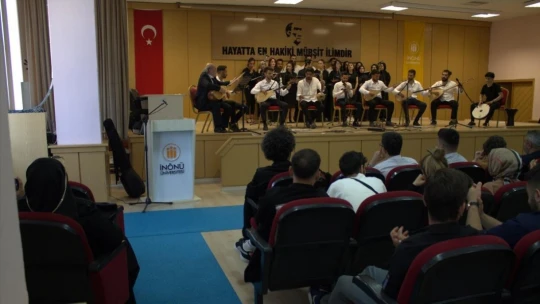 Neşet Ertaş türkülerinin söylendiği konsere ilgi