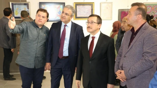 Öğrenci ve akademisyenlerden ebru sergisi