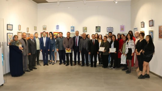 Öğrenci ve akademisyenlerden ebru sergisi