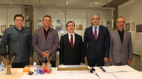 Öğrenci ve akademisyenlerden ebru sergisi