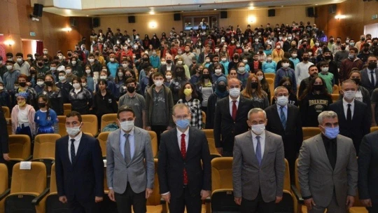 Öğrenciler, başarı hikayelerini anlattı