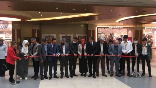 Öğrenciler emeklerini sergiledi