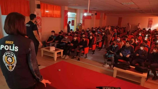 Öğrencilere güvenli internet eğitimi
