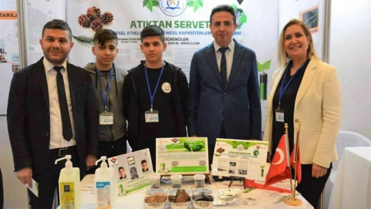 Öğrencilerin bilimsel projeleri sergilendi