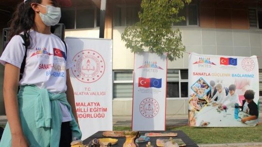 Öğrencilerin seramik çalışmaları sergilendi