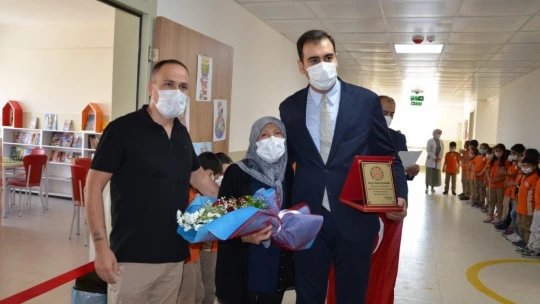 Okula kütüphane kazandırdılar