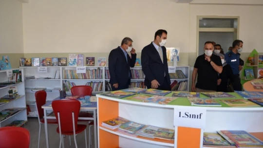 Okula kütüphane kazandırdılar