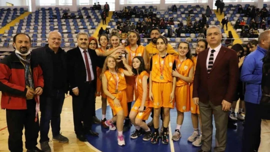 Okullararası Basketbol Şampiyonası çekişmeli geçti