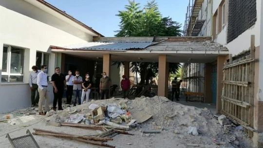 Okullarda güçlendirme çalışmaları yapılıyor
