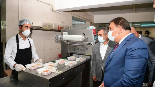 Günlük 4 bin kişiye yemek dağıtılıyor