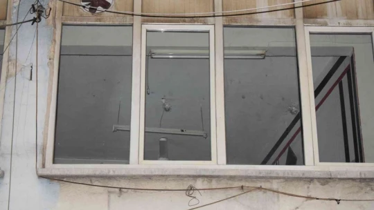 Otel işletmecesi çalışanını bacağından vurdu
