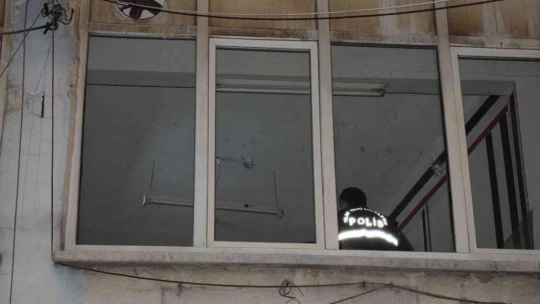 Otel işletmecesi çalışanını bacağından vurdu
