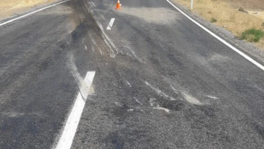 Otomobil ile kamyon çarpıştı