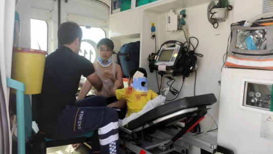 Otomobil park halindeki iki minibüse çarptı: 7 yaralı