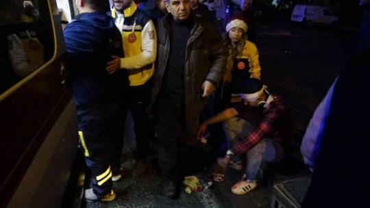 Otomobil polis aracına çarptı: 2'si polis 4 yaralı