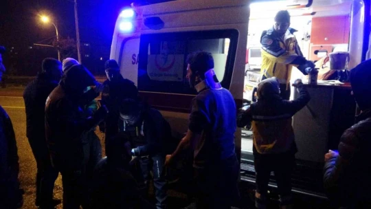 Otomobil polis aracına çarptı: 2'si polis 4 yaralı