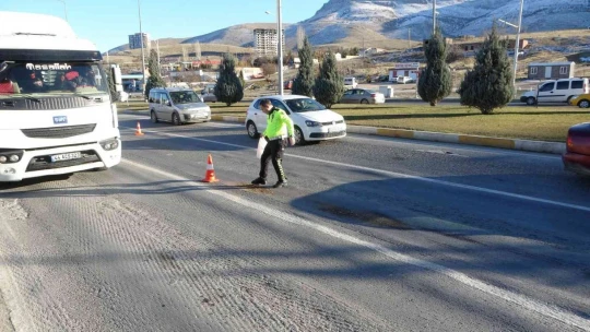 Otomobilin çaptığı yaya ağır yaralandı