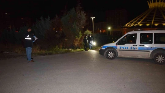 Otoparkta tartıştığı kişiler tarafından ayağında vuruldu