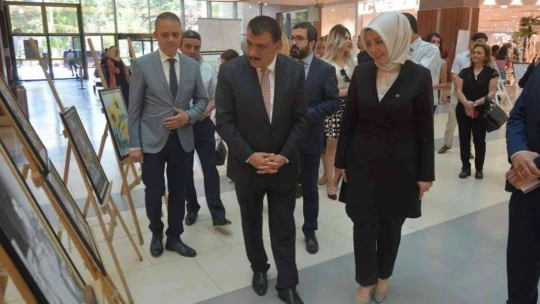 Özal'a ithafen resim sergisi