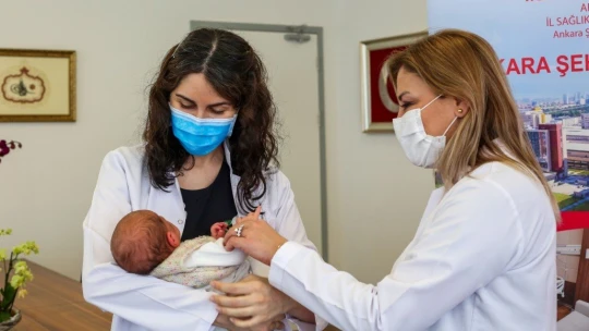 Türkiye'de bir ilk: Annesi hamileyken aşılanan bebek antikorlu doğdu