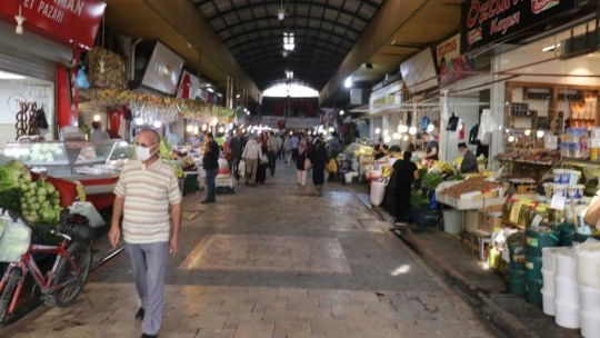 Pazar esnafını hem marketler hem de virüs vurdu