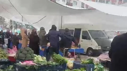 Pazarcıların tekme tokatlı kavgası
