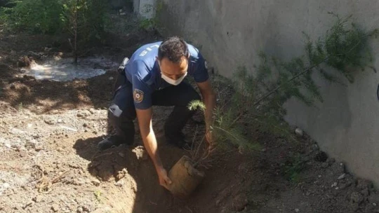 Polis kendi arasında para toplayarak gıda yardımı yaptı