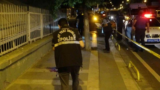 Polis merkezi önünde silahlı saldırı: 2 yaralı