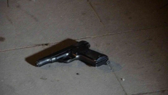 Polis merkezi önünde silahlı saldırı: 2 yaralı