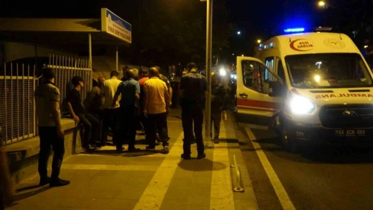 Polis merkezi önünde silahlı saldırı: 2 yaralı