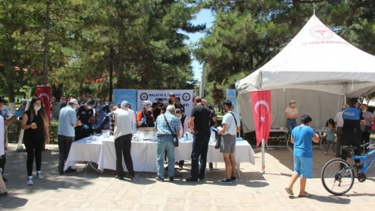 Polis vatandaşın ağzını tatlandırdı