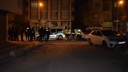 Polisin dur ihtarına uymayan sürücü otomobili bırakıp kaçtı