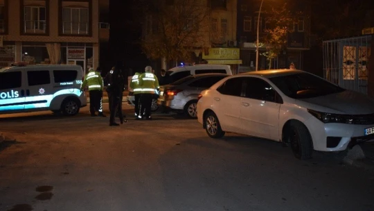 Polisin dur ihtarına uymayan sürücü otomobili bırakıp kaçtı