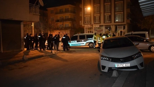 Polisin dur ihtarına uymayan sürücü otomobili bırakıp kaçtı