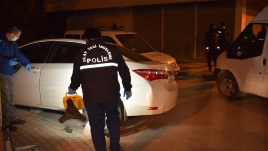 Polisin dur ihtarına uymayan sürücü otomobili bırakıp kaçtı