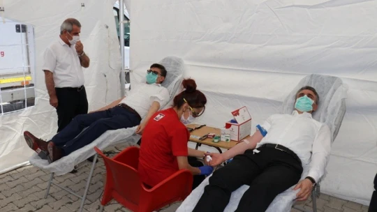 Polislerden 15 Temmuz anısına kan bağışı