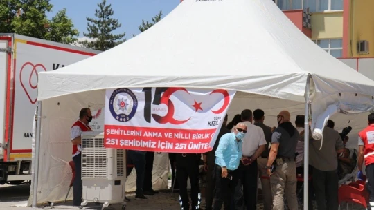 Polislerden 15 Temmuz anısına kan bağışı